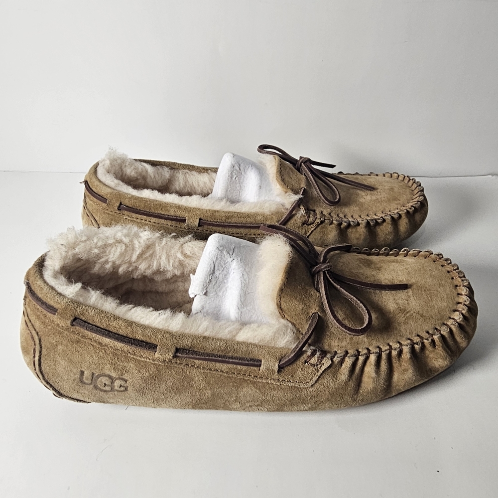 UGG Woman’s Moccasins Slippers Sheepskin Fur Lined Size 11